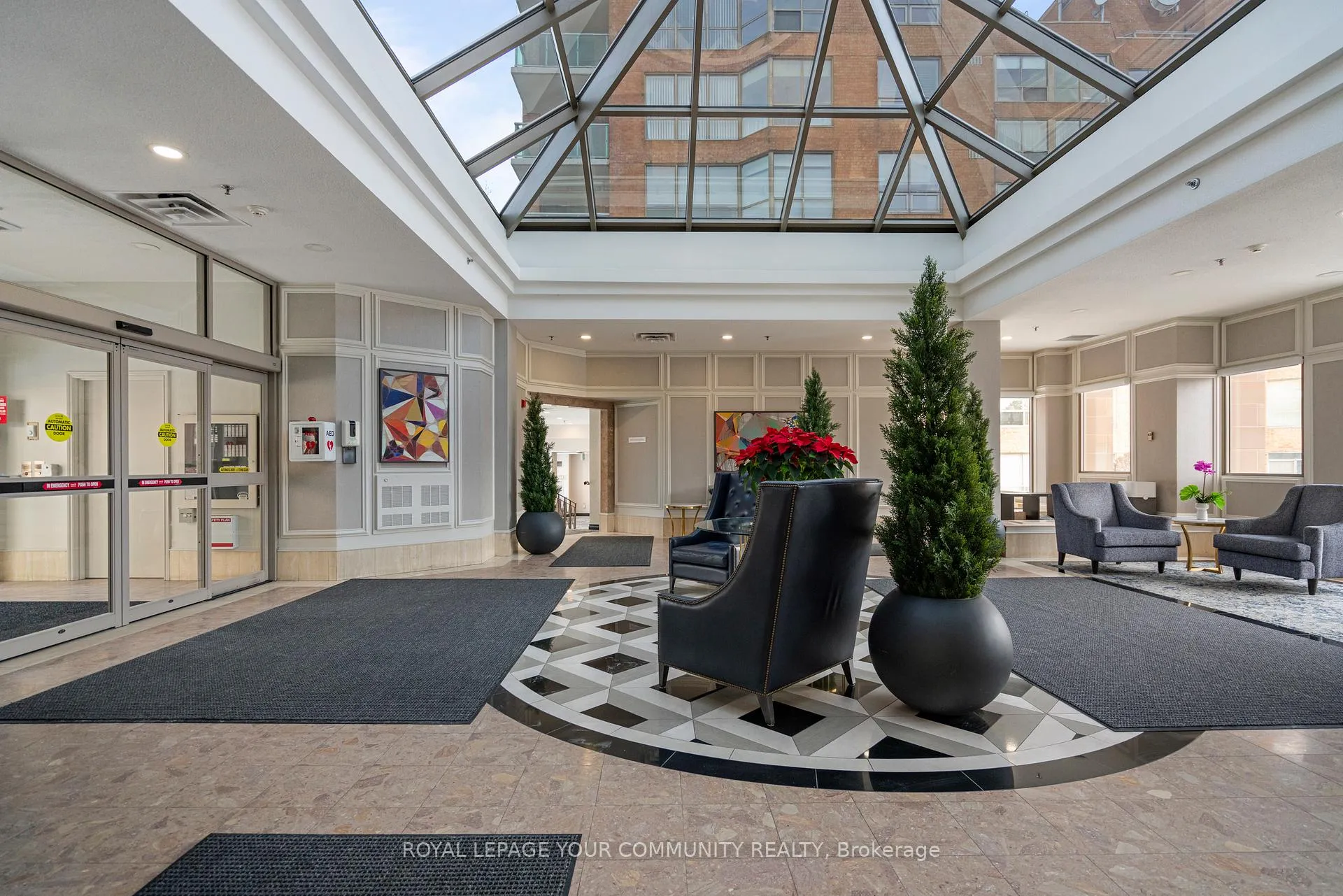 Photo 3 of Unit 611, 14924 Yonge Street, Aurora, Aurora Highlands — HOMEH