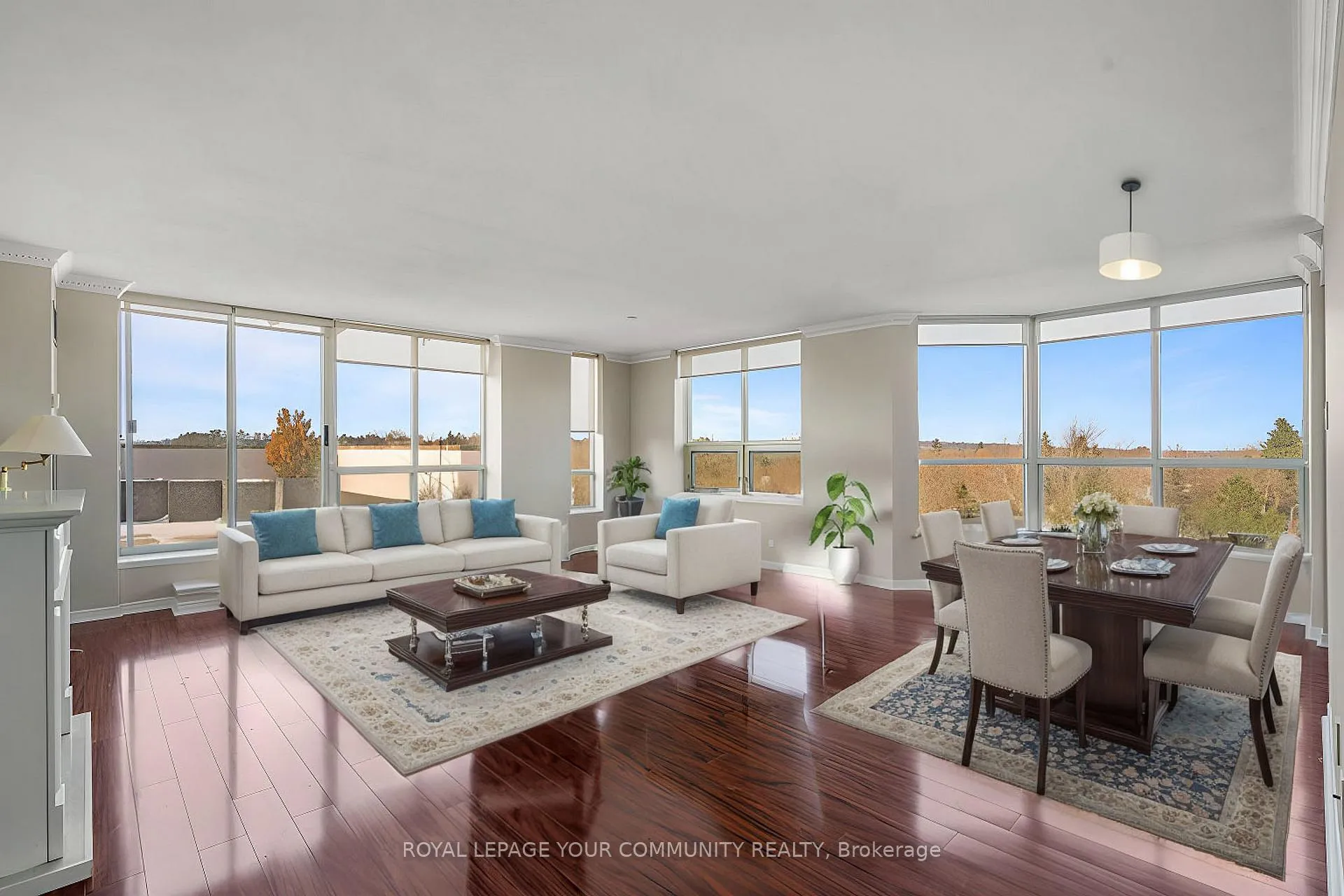 Photo 6 of Unit 611, 14924 Yonge Street, Aurora, Aurora Highlands — HOMEH