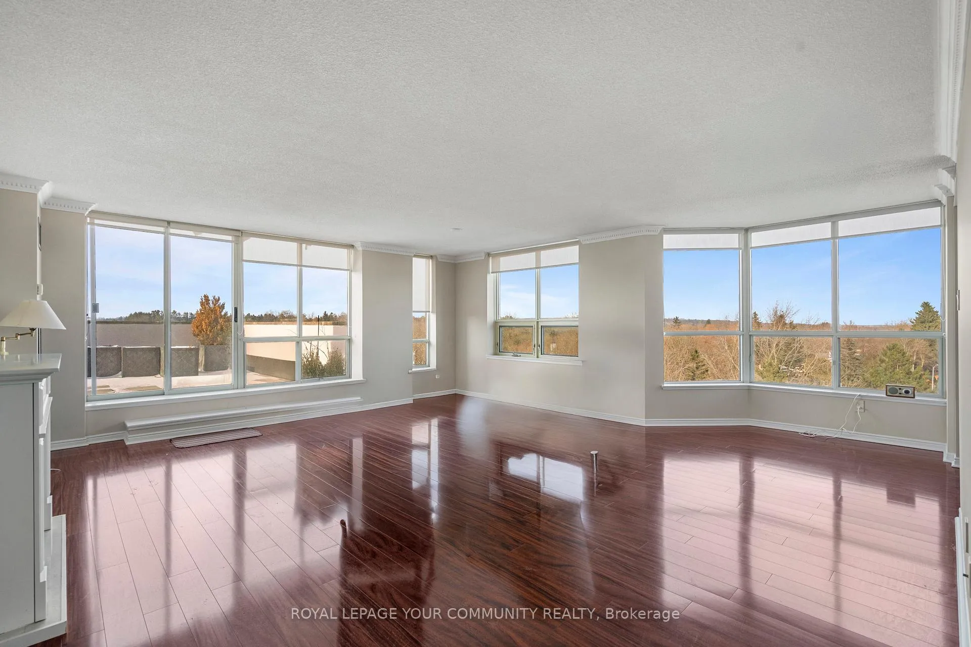 Photo 7 of Unit 611, 14924 Yonge Street, Aurora, Aurora Highlands — HOMEH