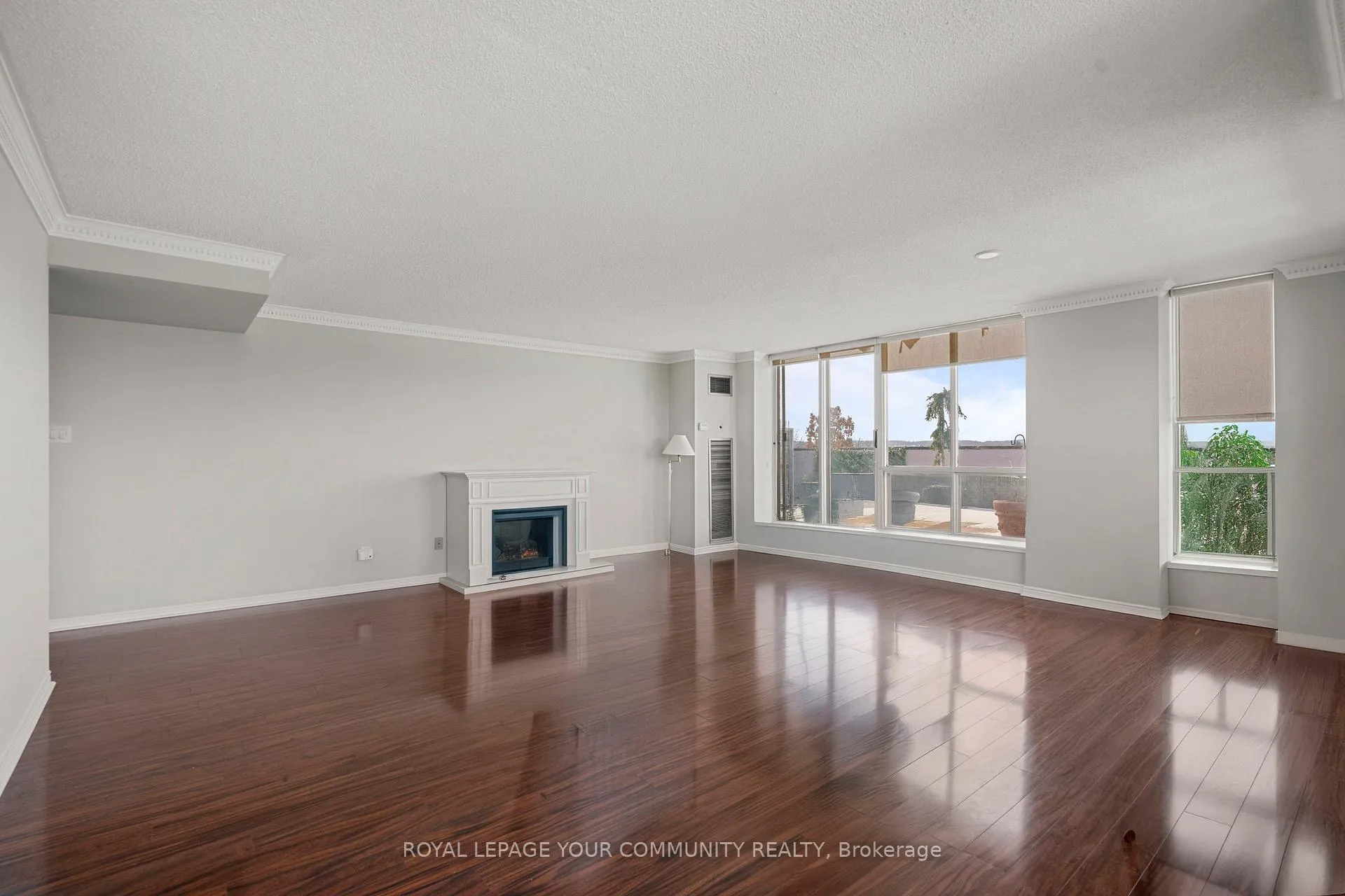 Photo 8 of Unit 611, 14924 Yonge Street, Aurora, Aurora Highlands — HOMEH