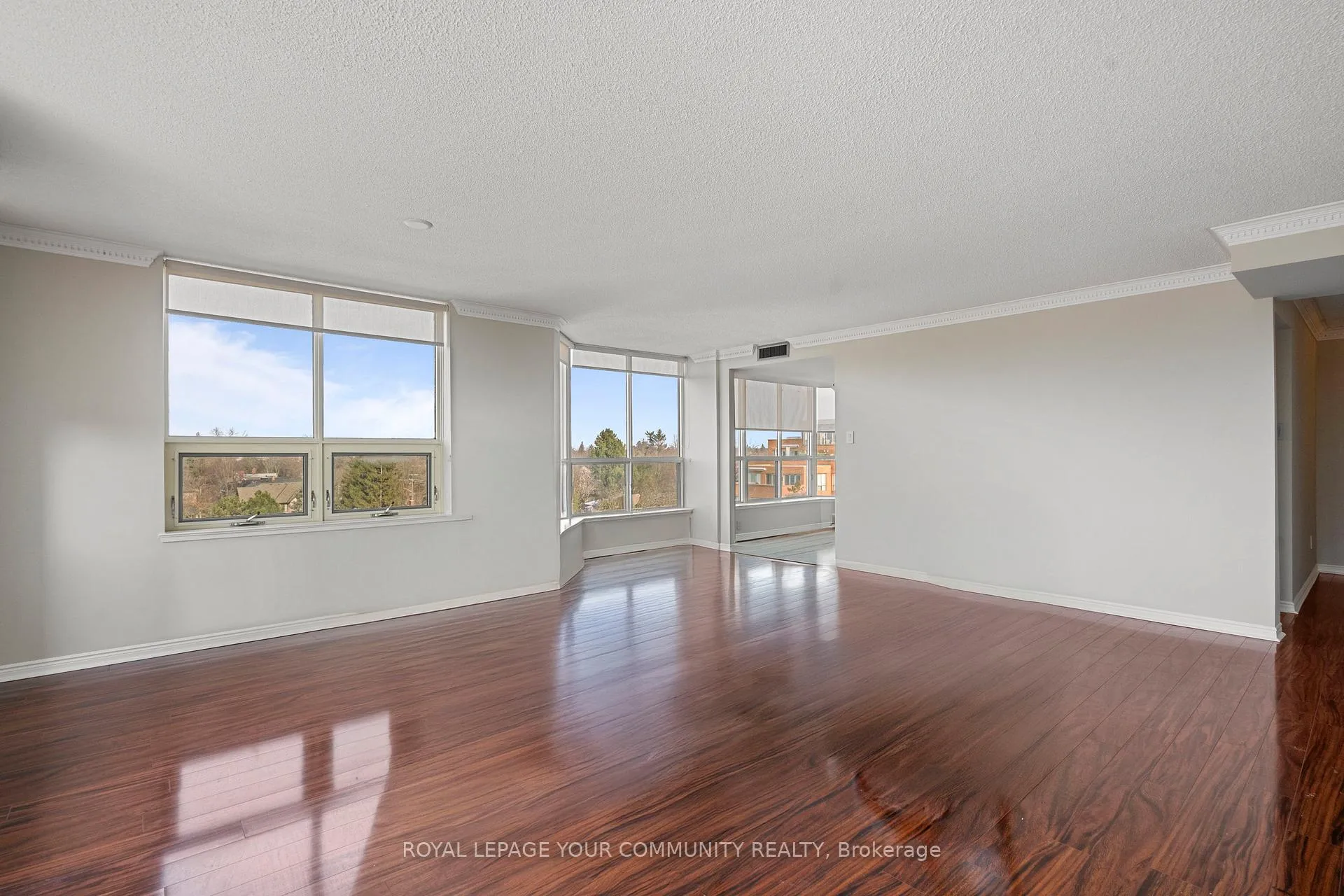 Photo 9 of Unit 611, 14924 Yonge Street, Aurora, Aurora Highlands — HOMEH
