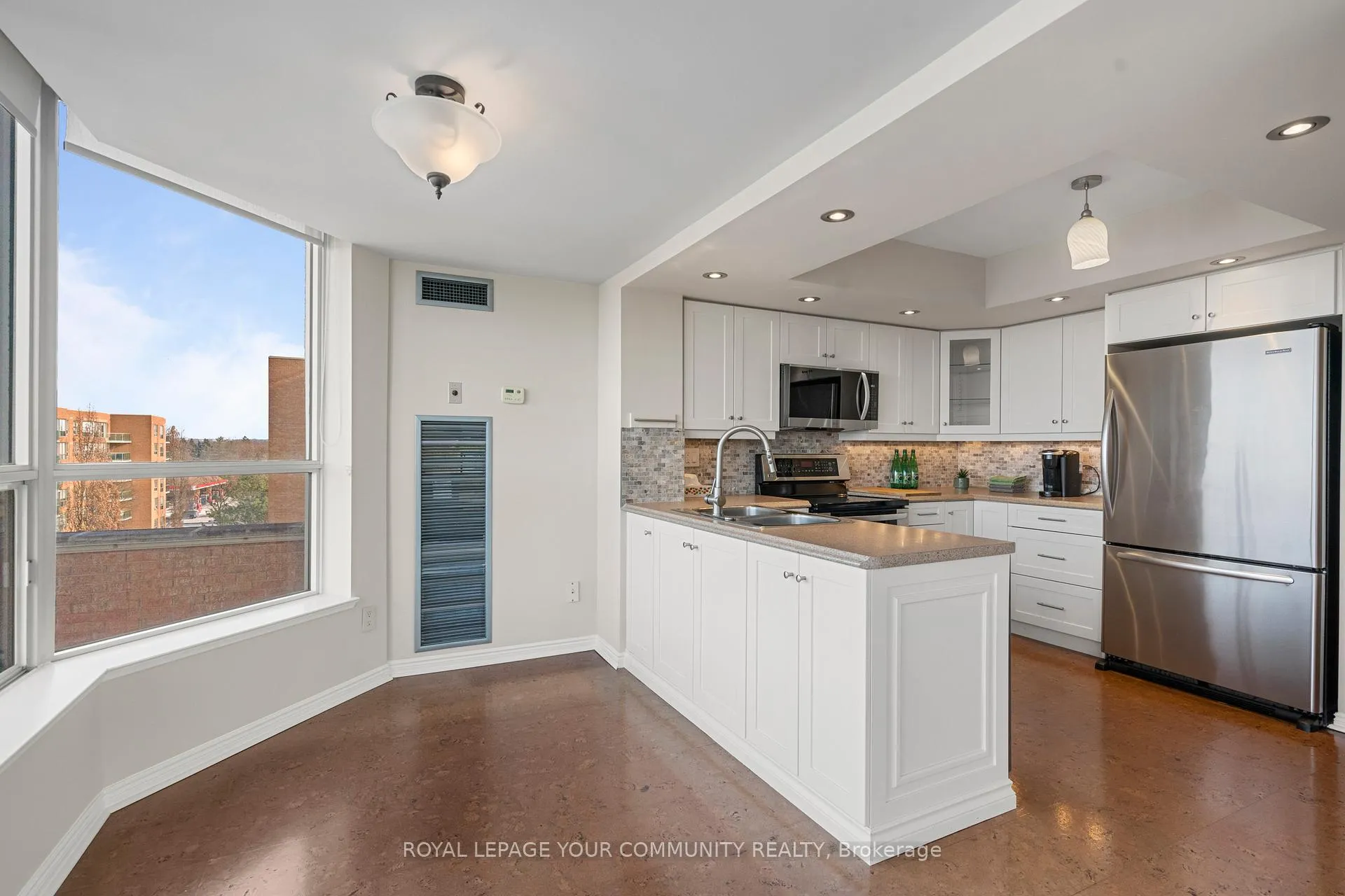 Photo 11 of Unit 611, 14924 Yonge Street, Aurora, Aurora Highlands — HOMEH