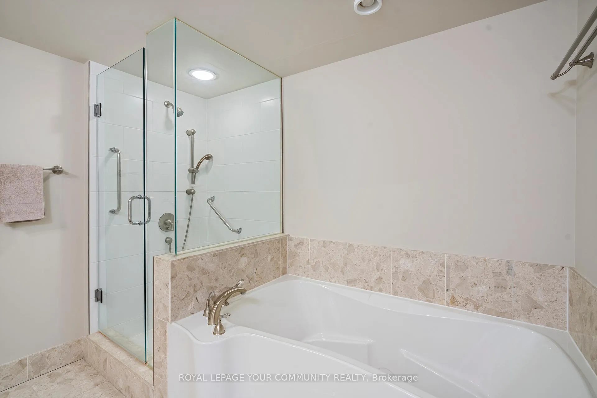 Photo 18 of Unit 611, 14924 Yonge Street, Aurora, Aurora Highlands — HOMEH