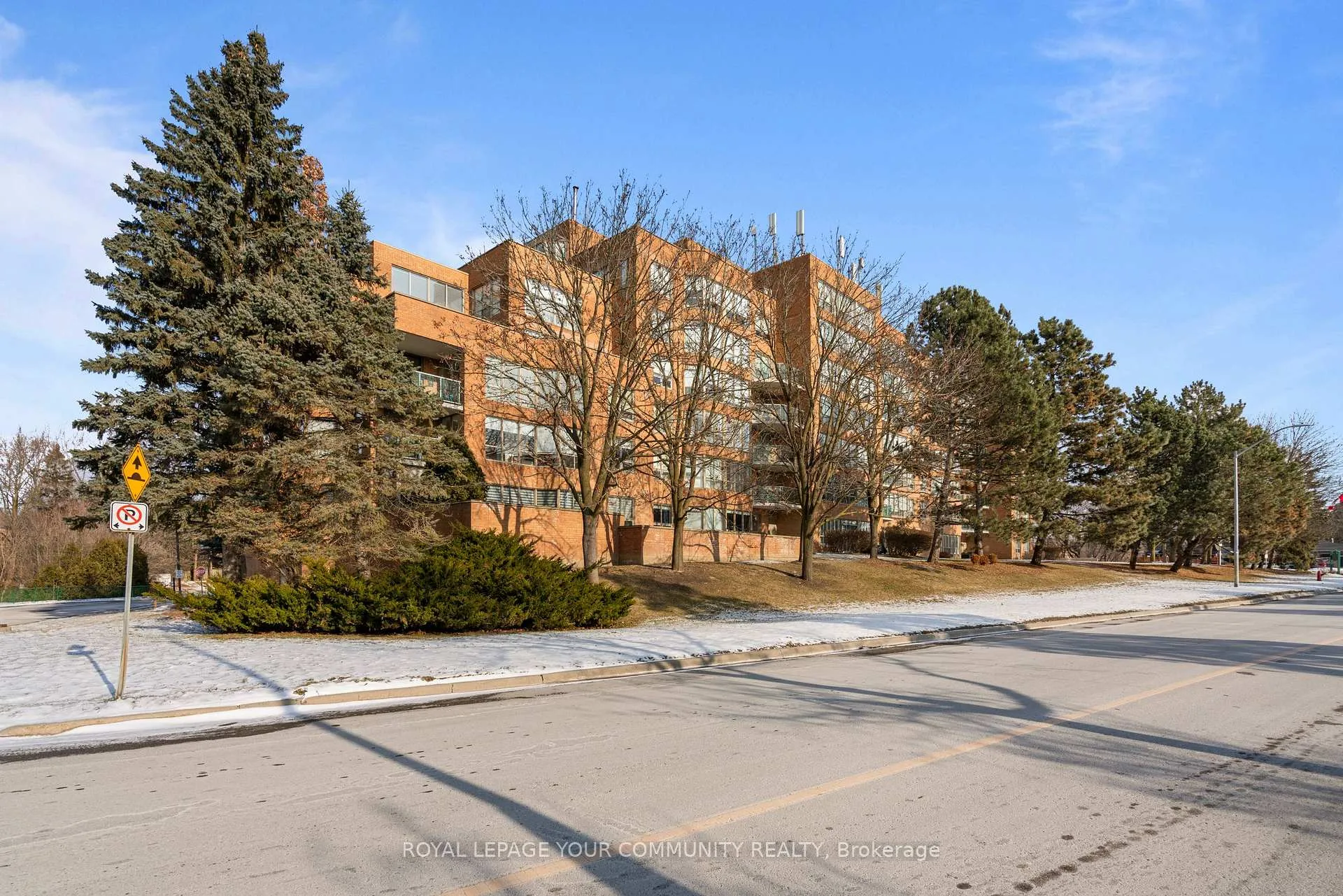 Photo 37 of Unit 611, 14924 Yonge Street, Aurora, Aurora Highlands — HOMEH