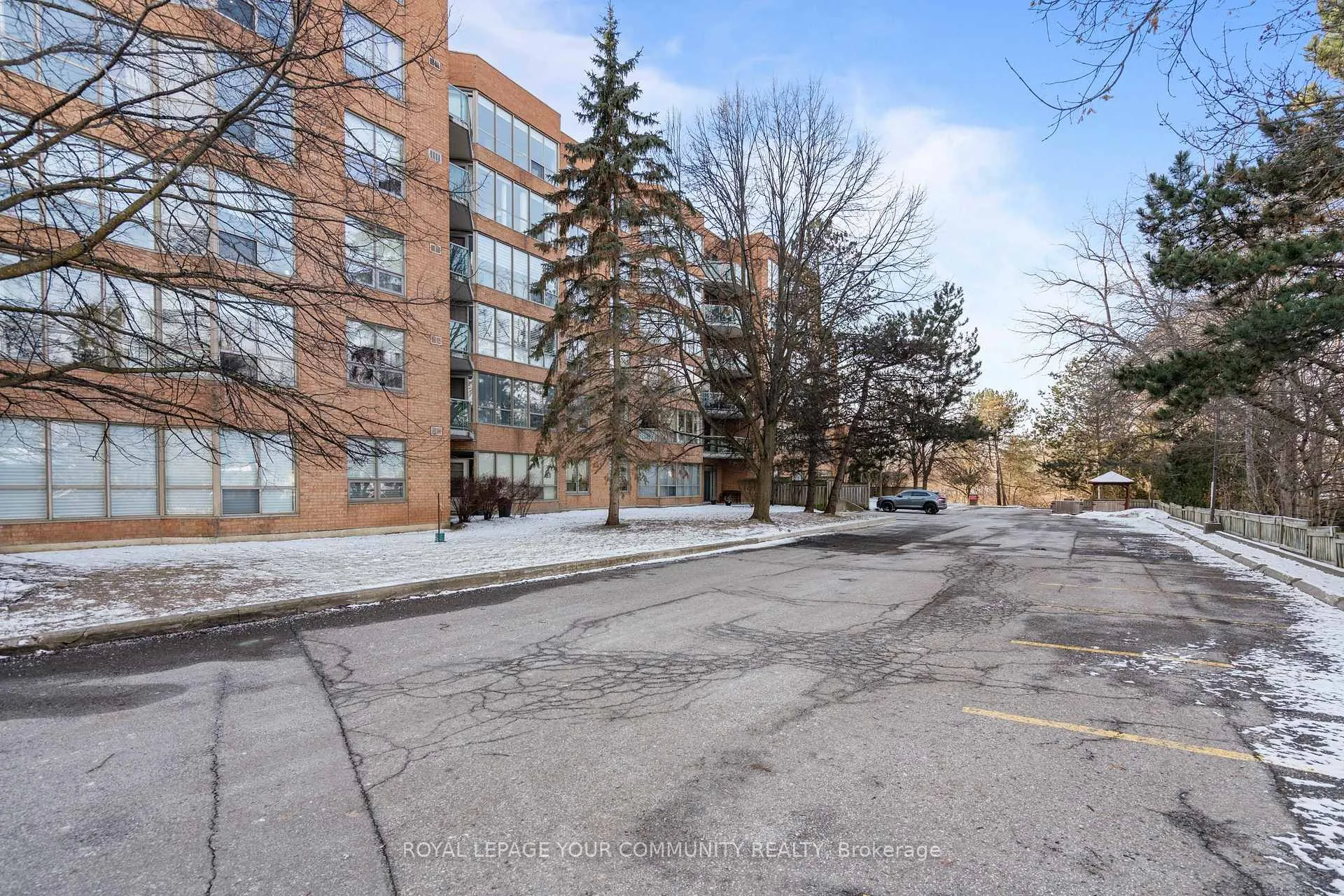 Photo 38 of Unit 611, 14924 Yonge Street, Aurora, Aurora Highlands — HOMEH