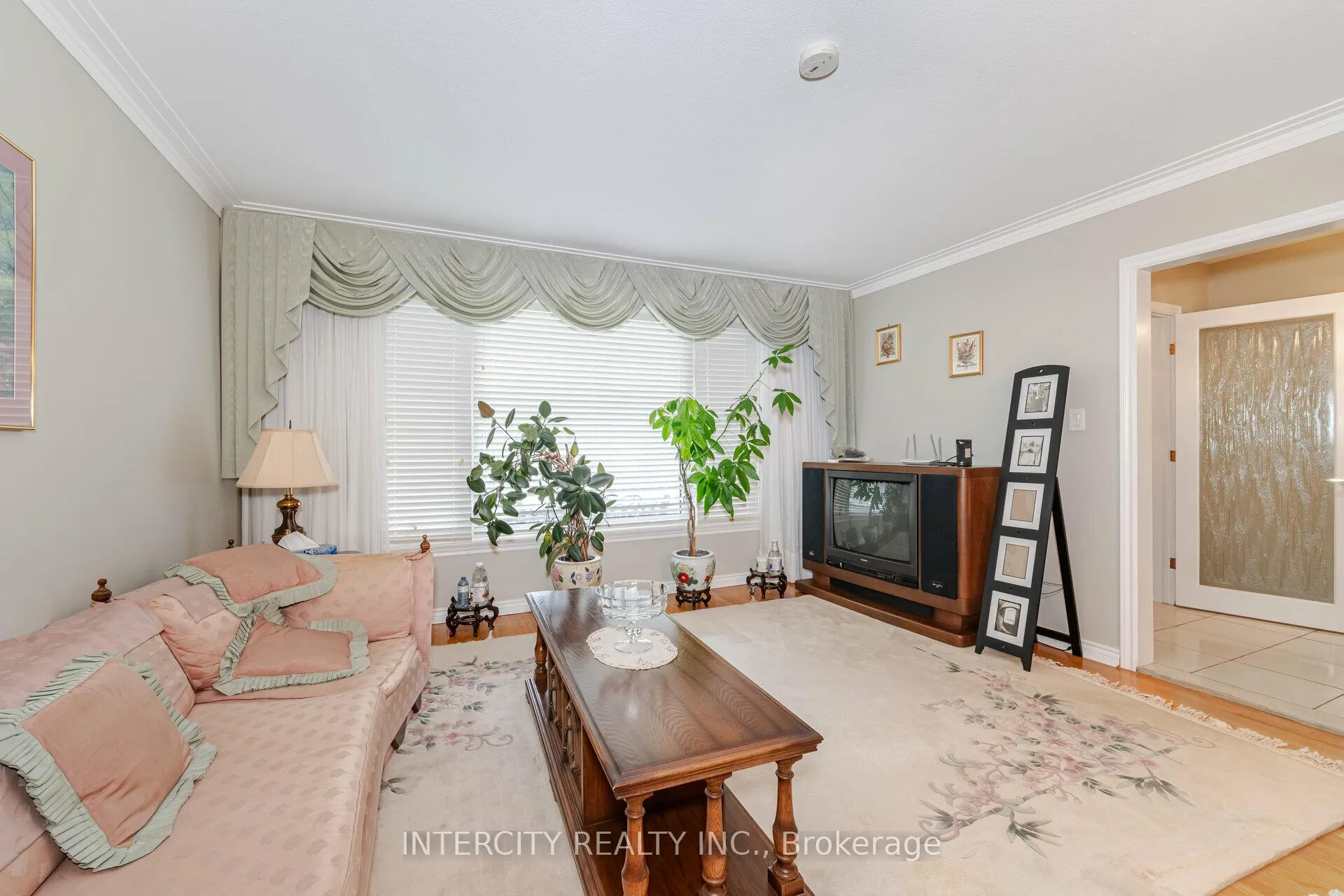 Photo 3 of 130 Centre Street, Vaughan, Uplands — HOMEH