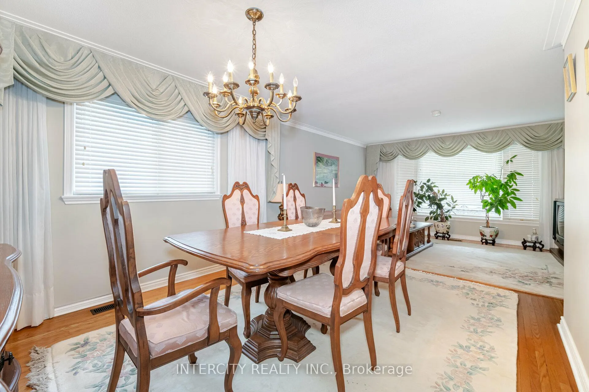 Photo 5 of 130 Centre Street, Vaughan, Uplands — HOMEH