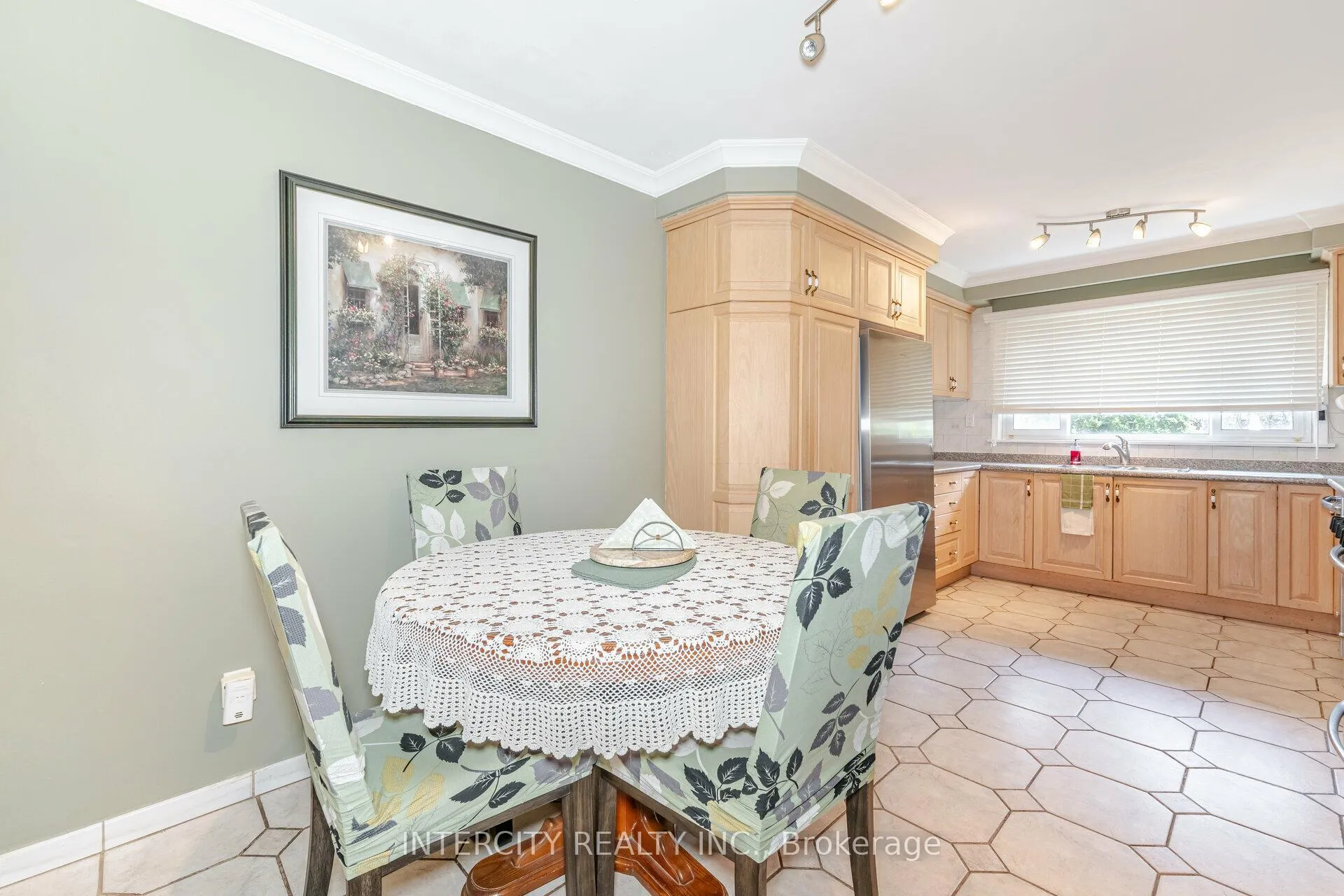 Photo 6 of 130 Centre Street, Vaughan, Uplands — HOMEH