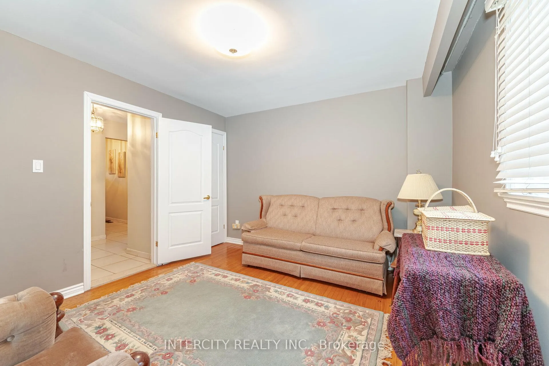 Photo 8 of 130 Centre Street, Vaughan, Uplands — HOMEH