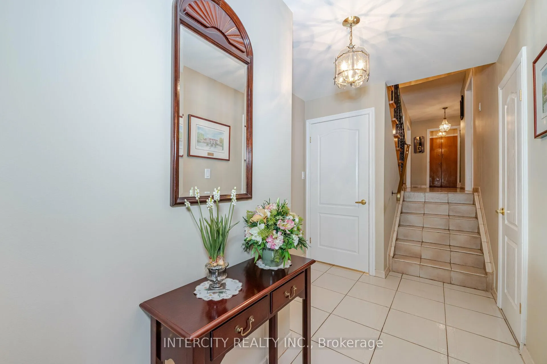 Photo 9 of 130 Centre Street, Vaughan, Uplands — HOMEH
