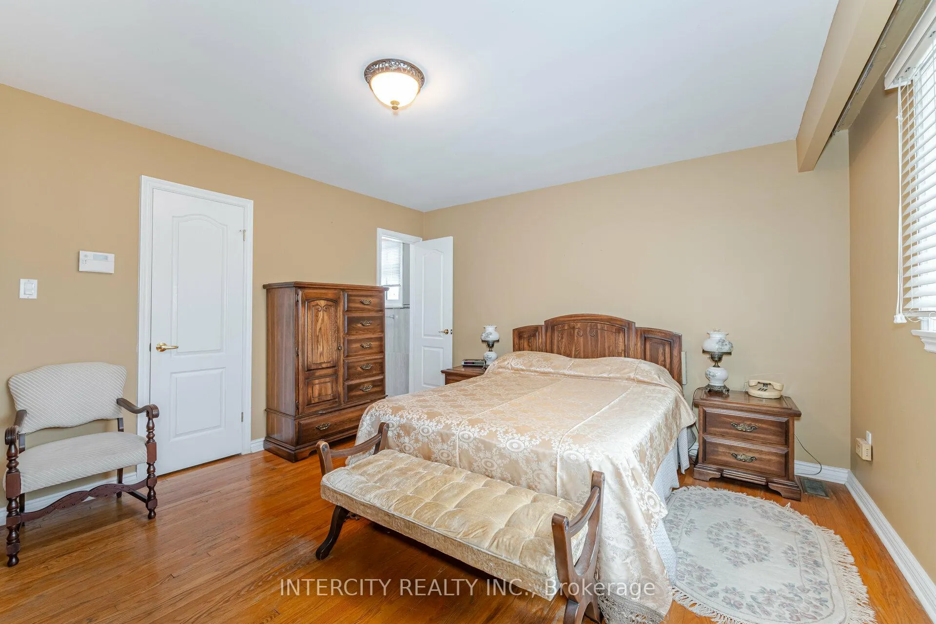 Photo 13 of 130 Centre Street, Vaughan, Uplands — HOMEH