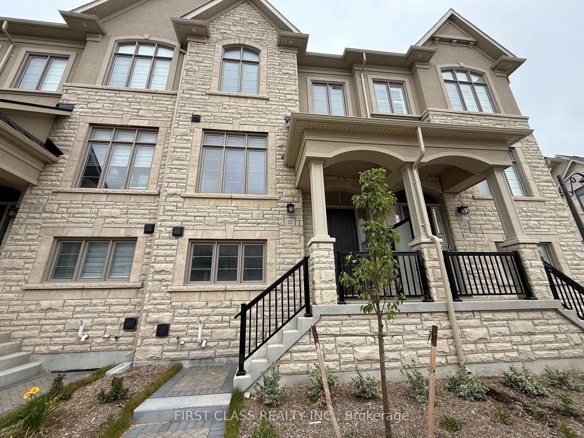 Photo 1 of 12 Abbeyhill Lane, Markham, Angus Glen — HOMEH