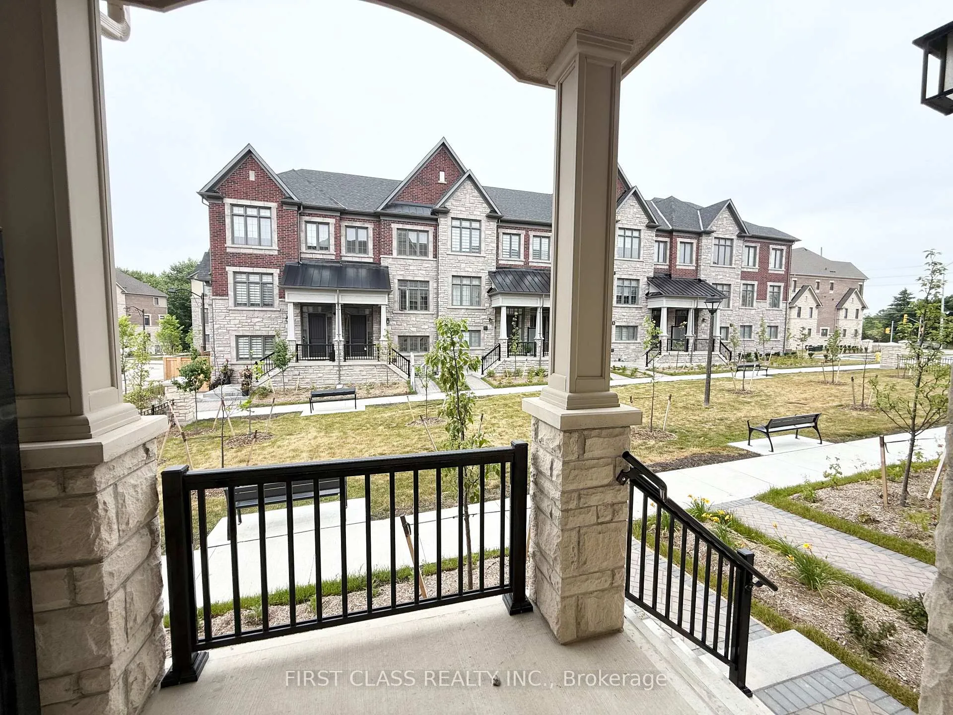 Photo 2 of 12 Abbeyhill Lane, Markham, Angus Glen — HOMEH