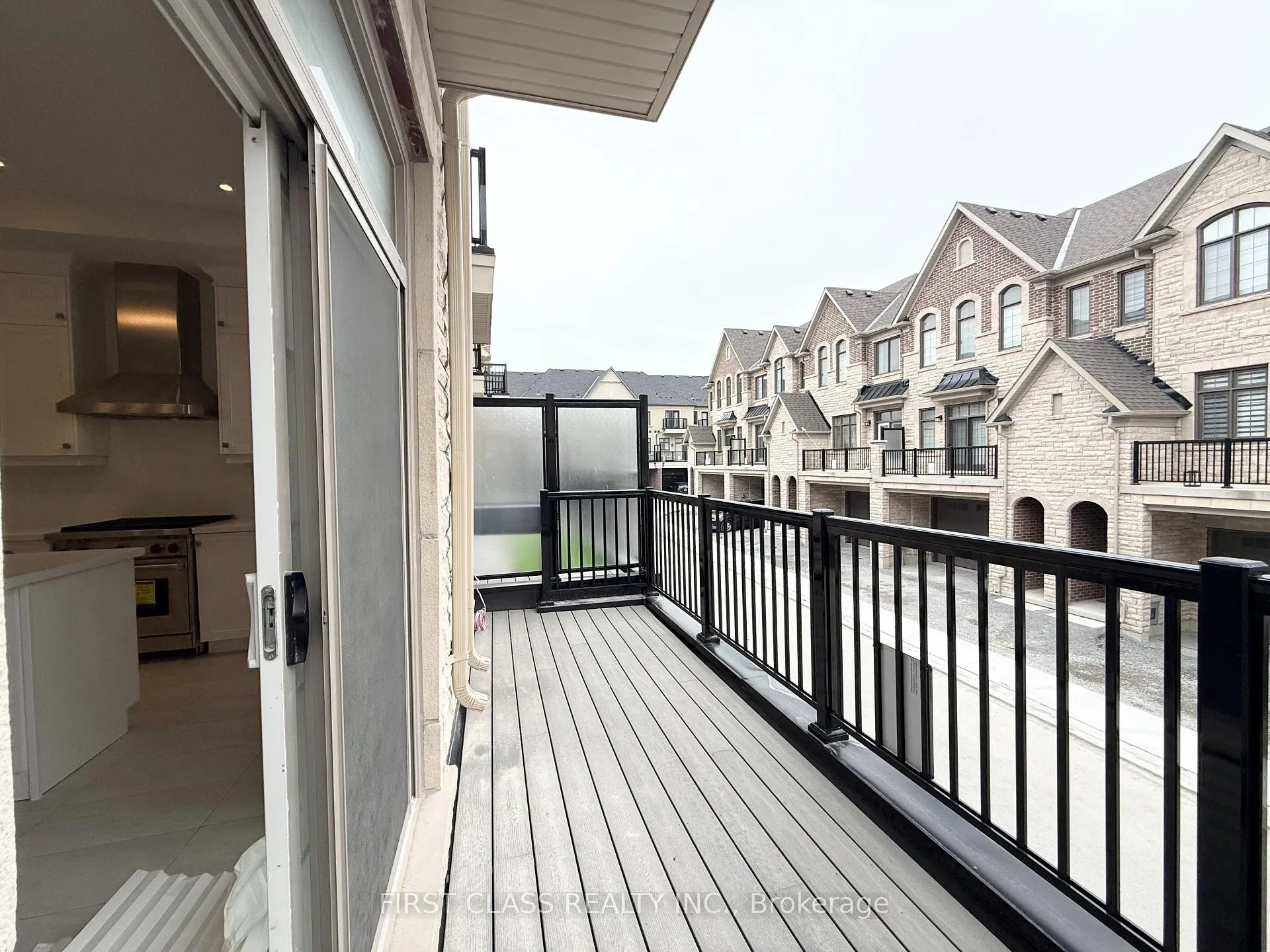 Photo 10 of 12 Abbeyhill Lane, Markham, Angus Glen — HOMEH