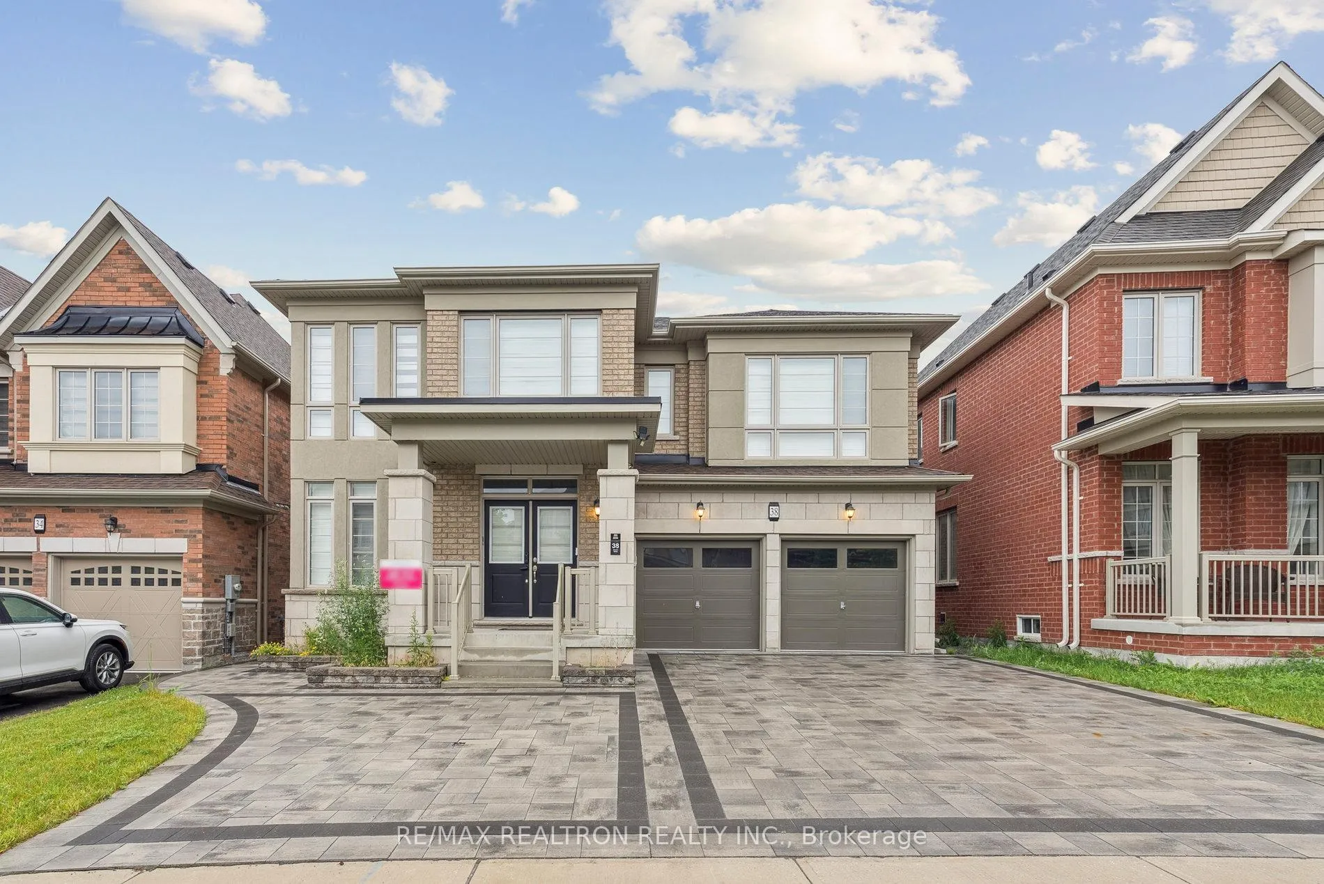 Photo 1 of 38 Balsdon (Lower Level) Hollow, Whitby, Lynde Creek — HOMEH