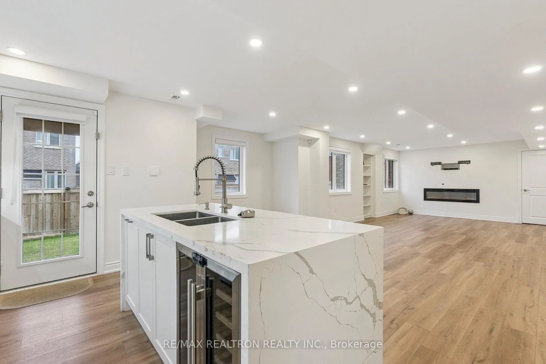 Photo 5 of 38 Balsdon (Lower Level) Hollow, Whitby, Lynde Creek — HOMEH