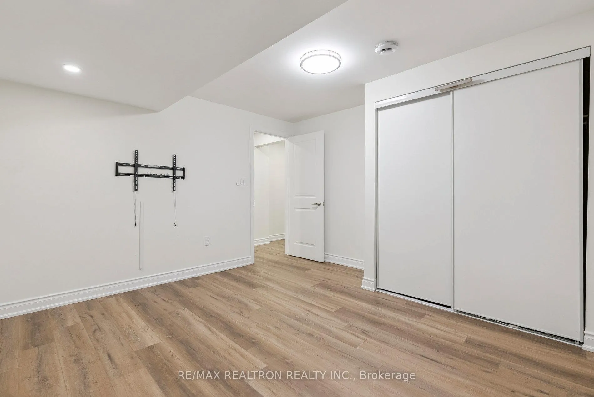 Photo 11 of 38 Balsdon (Lower Level) Hollow, Whitby, Lynde Creek — HOMEH