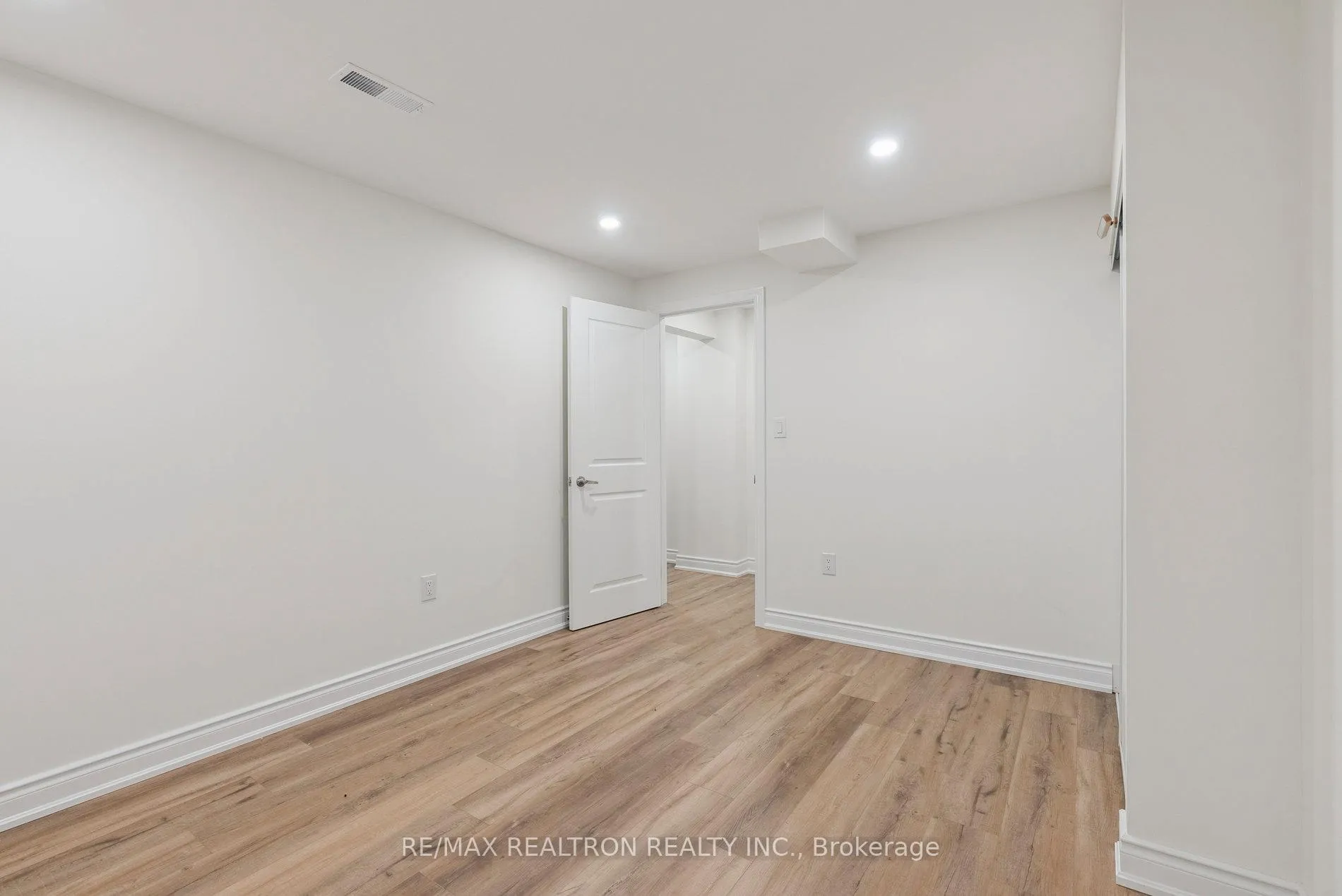 Photo 13 of 38 Balsdon (Lower Level) Hollow, Whitby, Lynde Creek — HOMEH