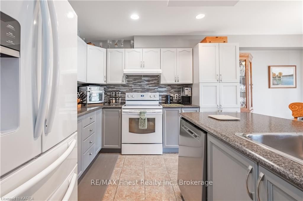 Photo 7 of 236 River Street, Gananoque — HOMEH