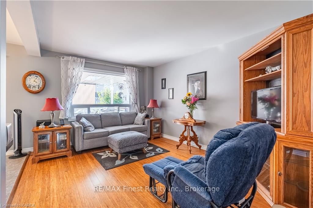 Photo 11 of 236 River Street, Gananoque — HOMEH