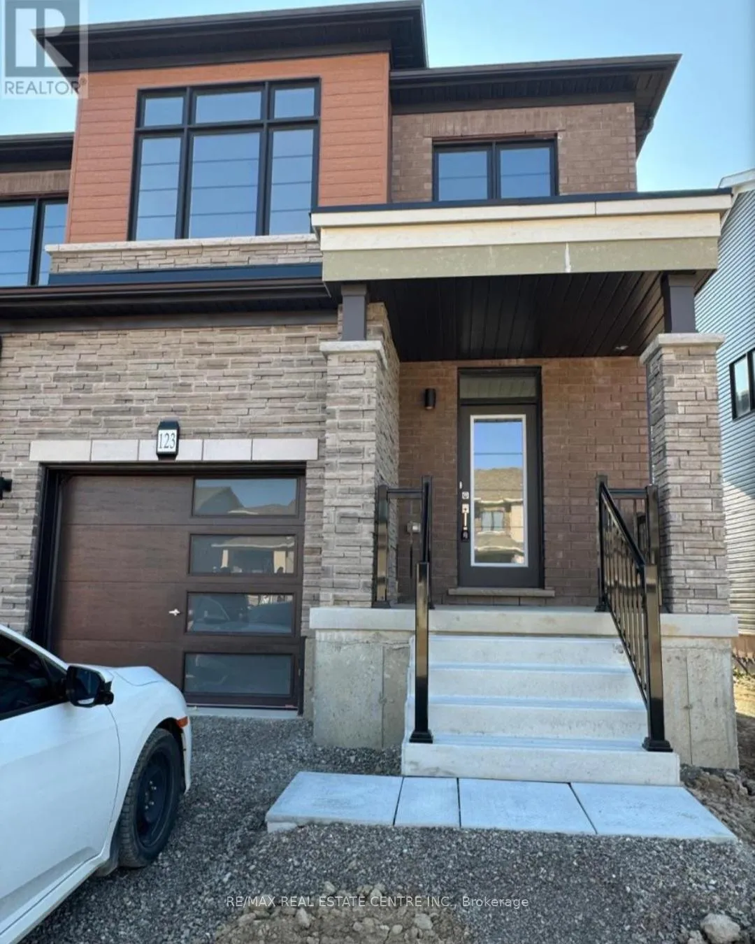 Photo 1 of 98 Granville Crescent, Haldimand — HOMEH