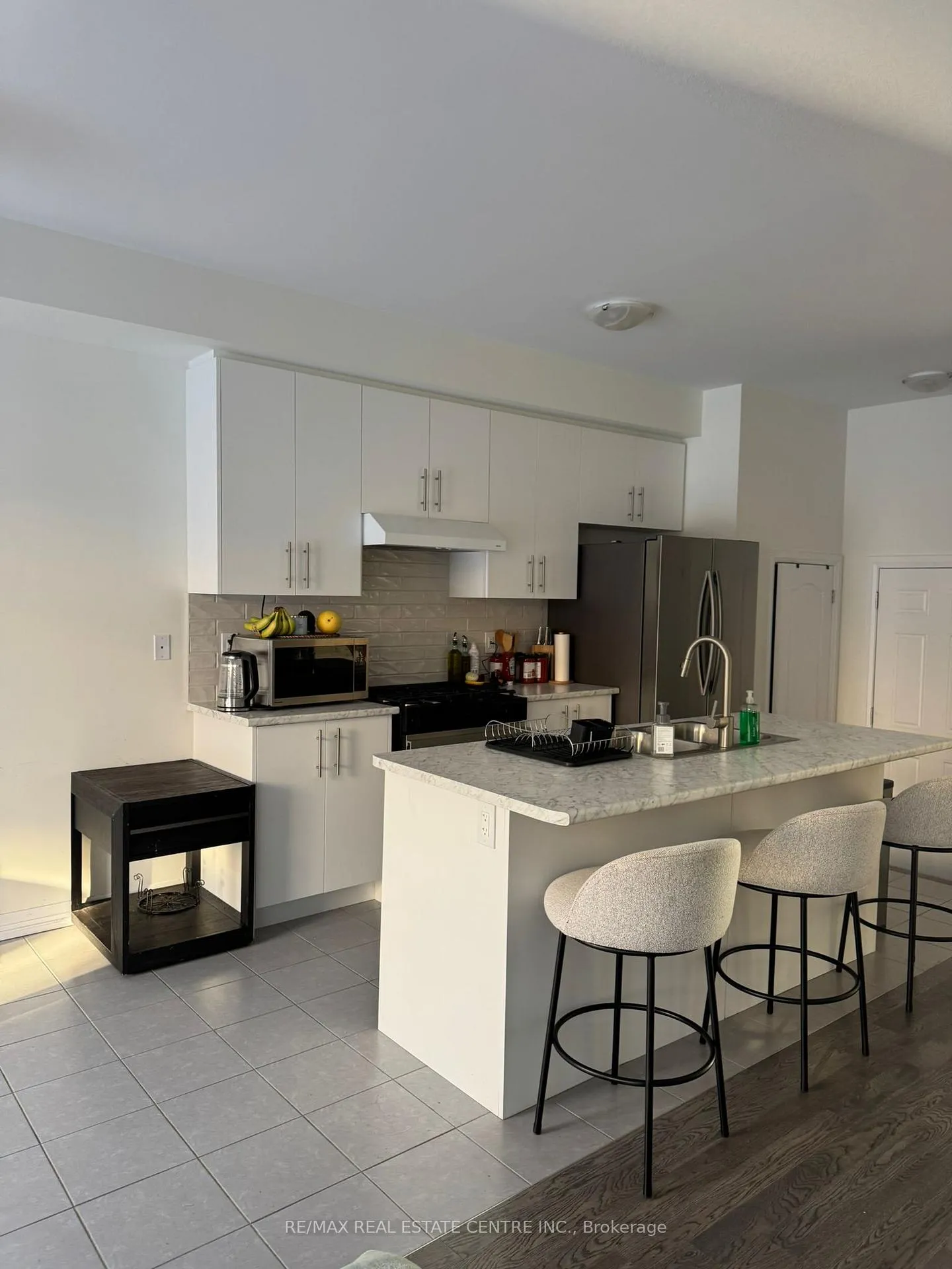 Photo 3 of 98 Granville Crescent, Haldimand — HOMEH
