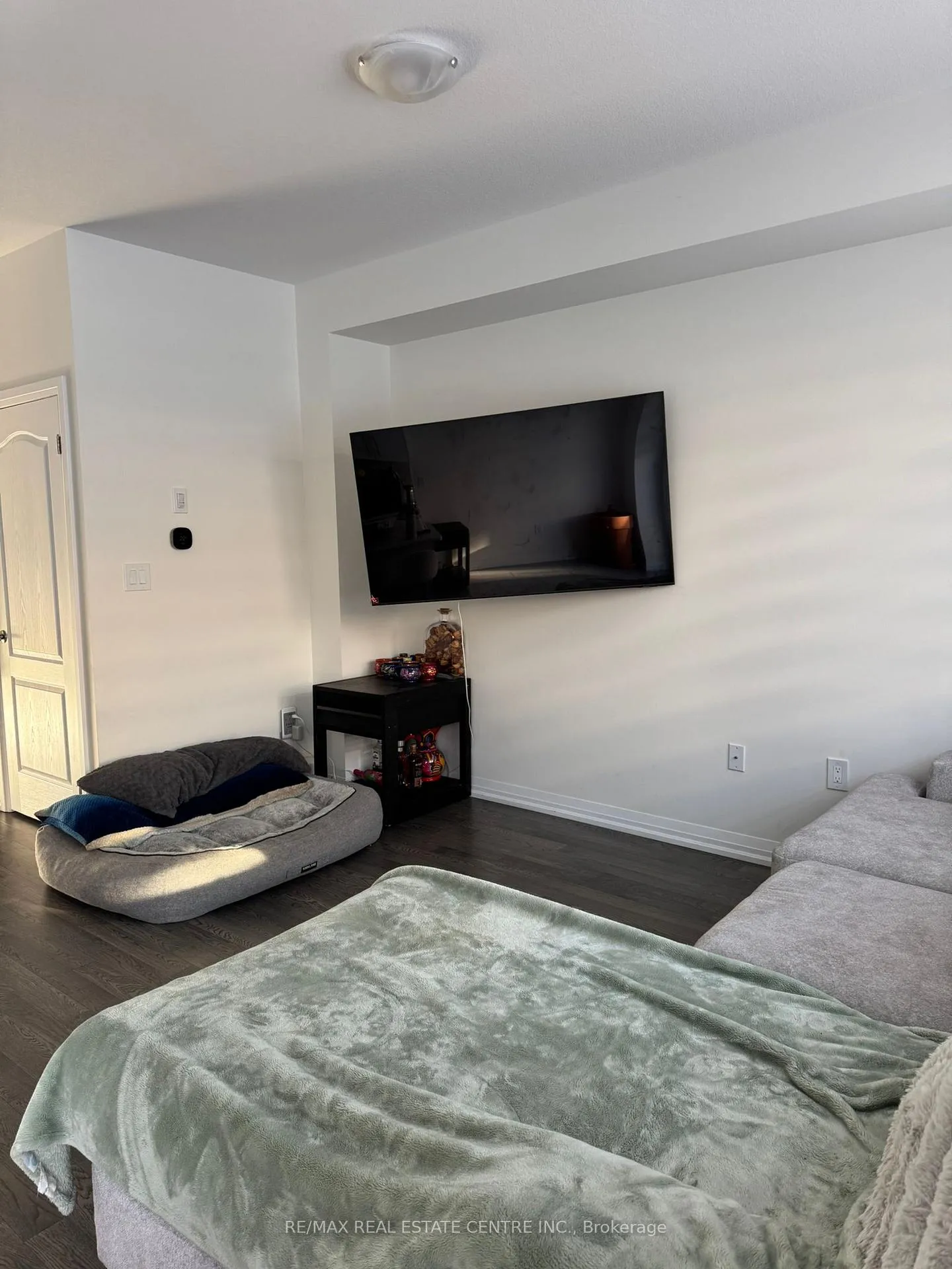Photo 6 of 98 Granville Crescent, Haldimand — HOMEH