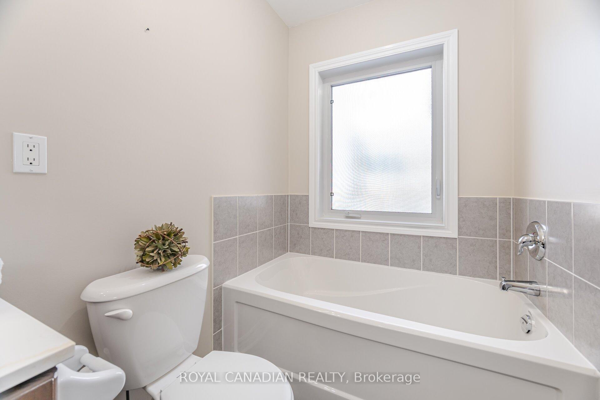 Photo 17 of 20 Horton Street, Ajax, Central East — HOMEH