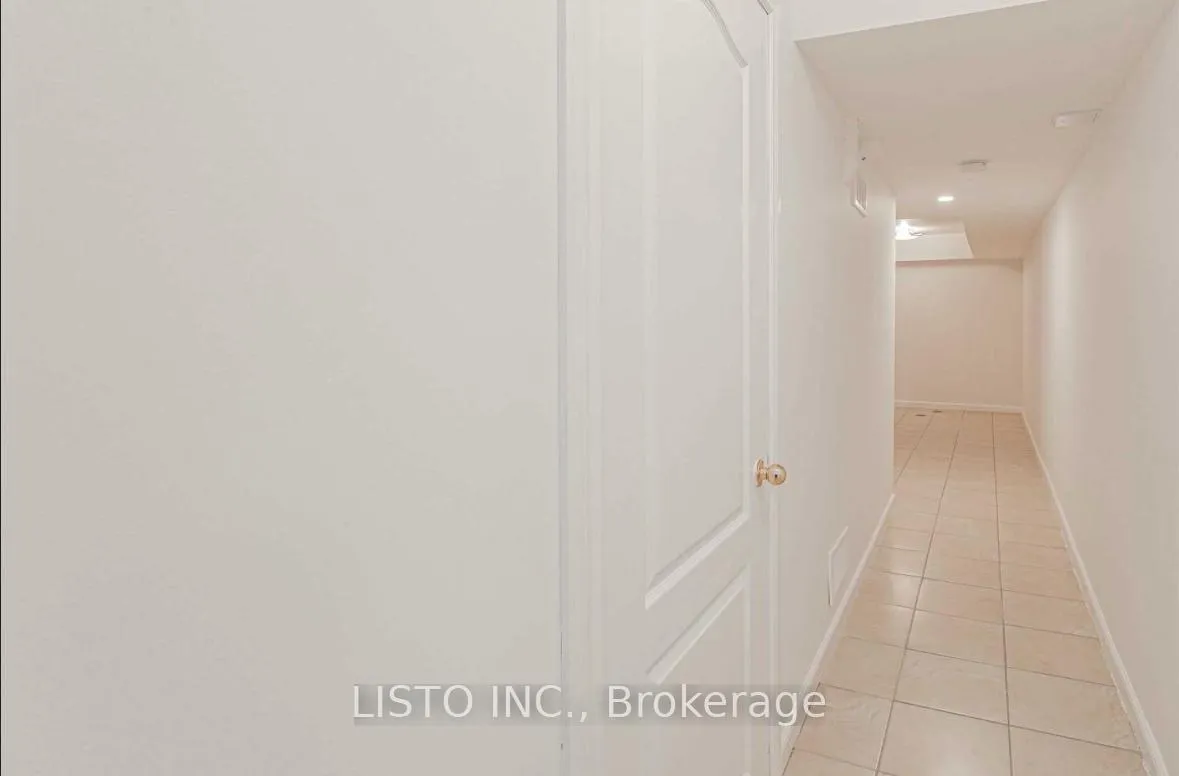 Photo 2 of 20 Wahba Way, Markham, Middlefield — HOMEH