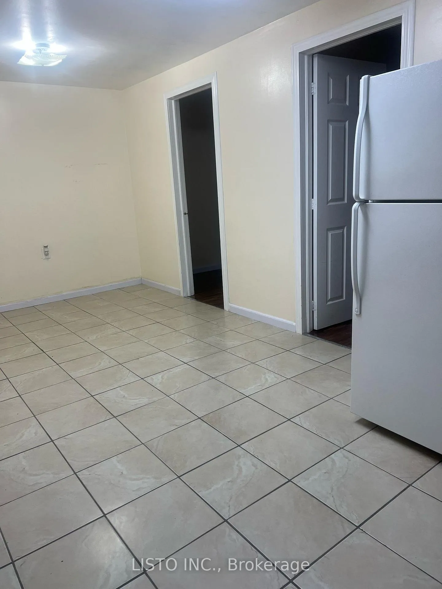 Photo 3 of 20 Wahba Way, Markham, Middlefield — HOMEH