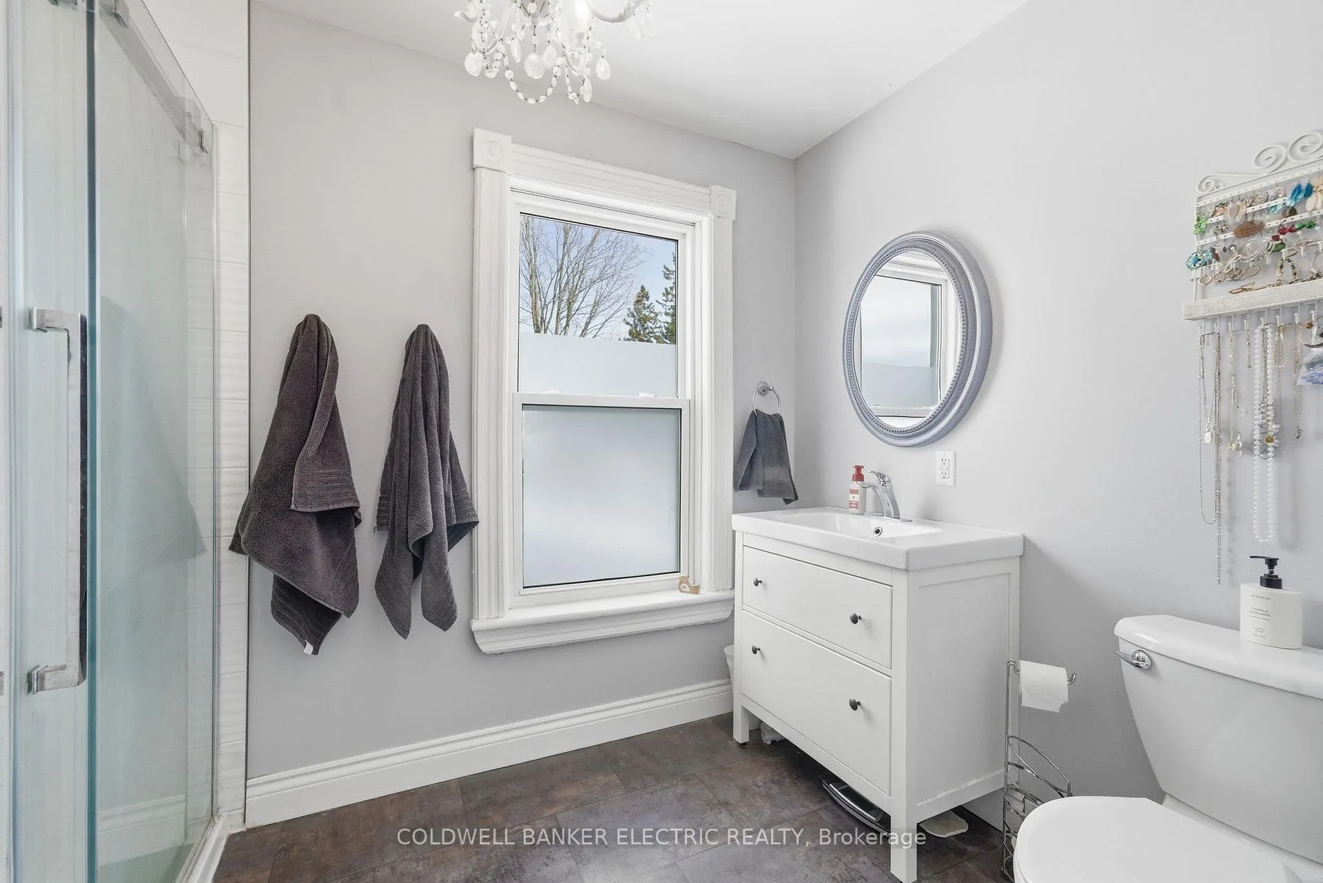 Photo 35 of 36 Ermatinger Street, Selwyn — HOMEH