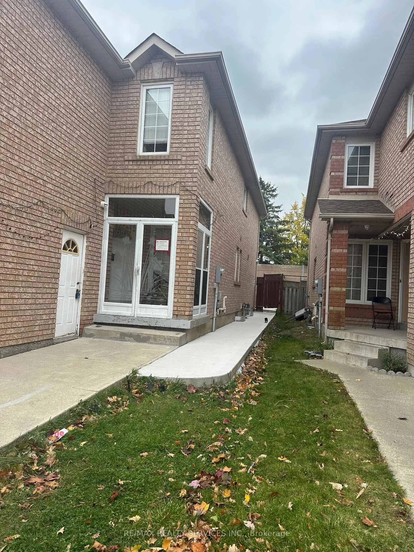 Photo 3 of 55 Lauraglen Crescent, Brampton, Fletcher's Creek South — HOMEH
