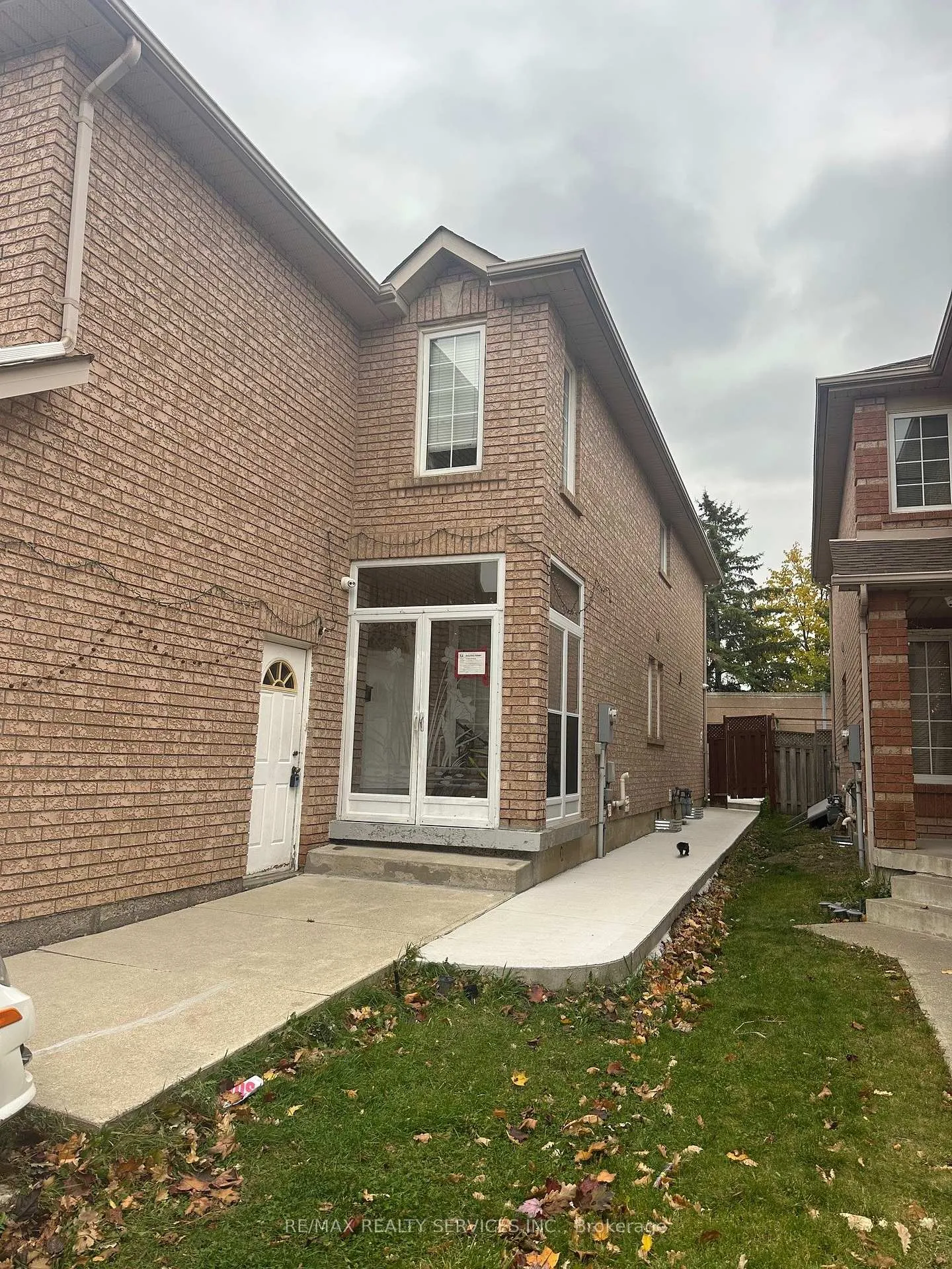 Photo 4 of 55 Lauraglen Crescent, Brampton, Fletcher's Creek South — HOMEH