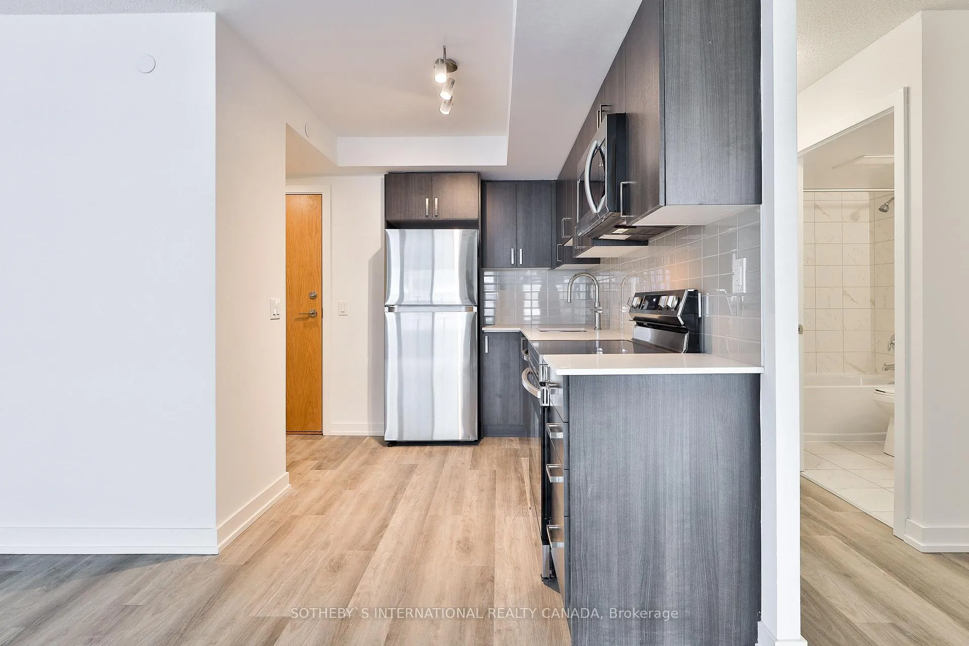 Photo 3 of Unit 2305, 1435 Celebration Drive, Pickering, Bay Ridges — HOMEH