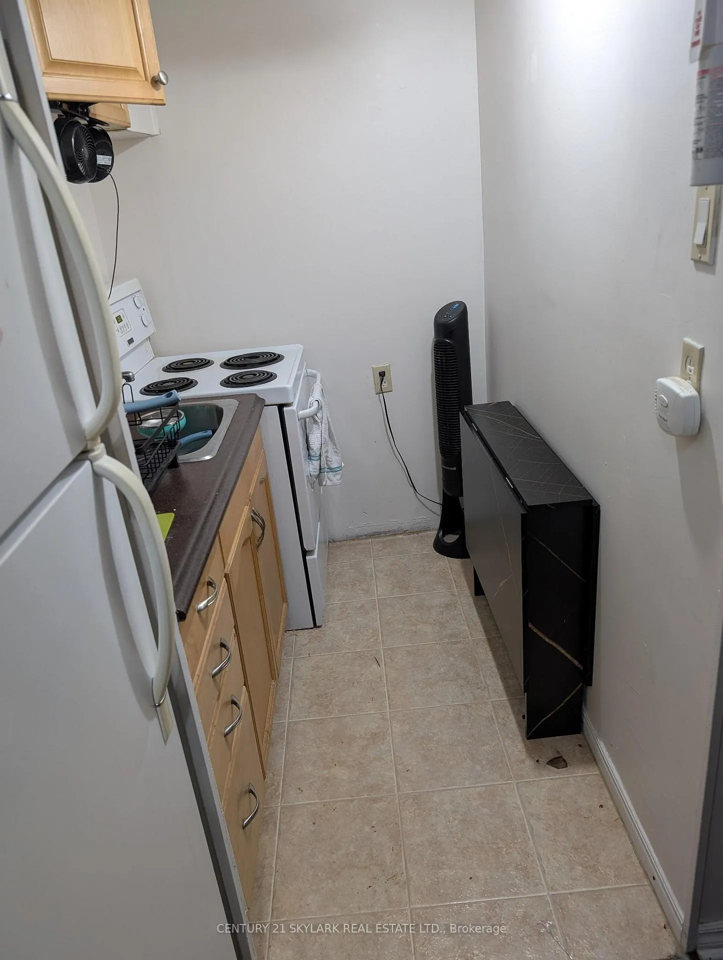 Photo 3 of Unit B, 75 Highland Road, Kitchener — HOMEH