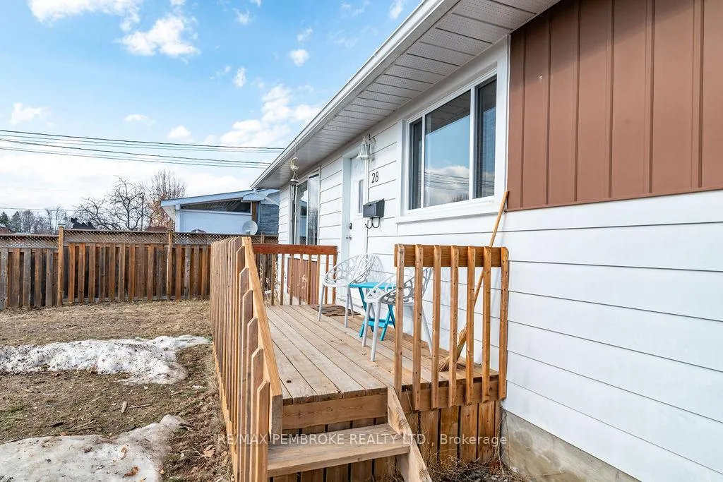 Photo 2 of 28 John Street, Petawawa — HOMEH