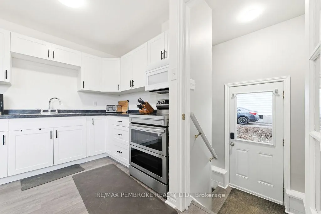 Photo 7 of 28 John Street, Petawawa — HOMEH