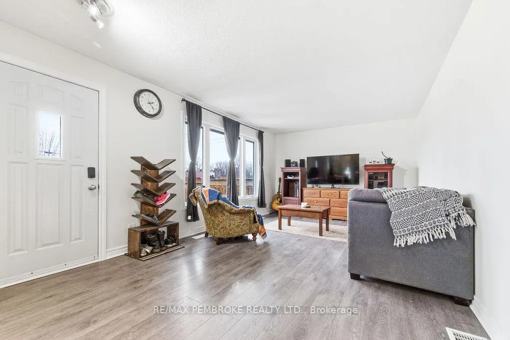 Photo 10 of 28 John Street, Petawawa — HOMEH