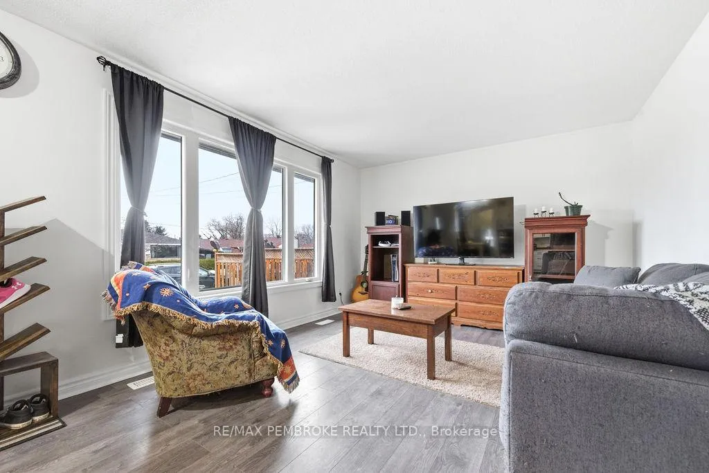Photo 11 of 28 John Street, Petawawa — HOMEH