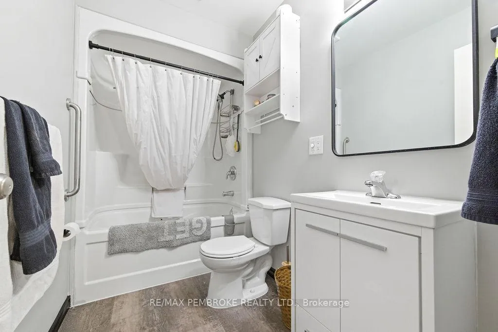 Photo 16 of 28 John Street, Petawawa — HOMEH