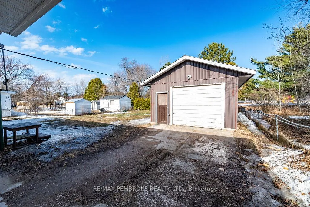 Photo 32 of 28 John Street, Petawawa — HOMEH