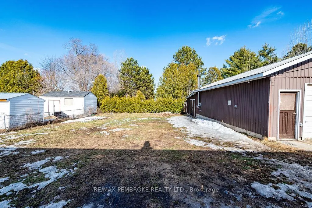 Photo 33 of 28 John Street, Petawawa — HOMEH