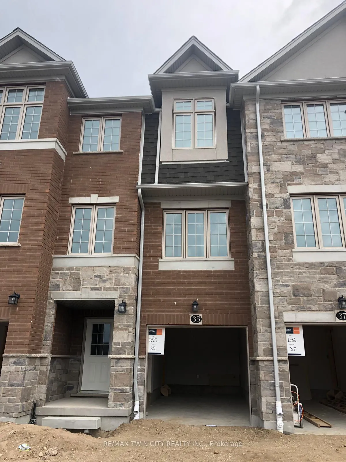 Front of 35 Sportsman Hill Street