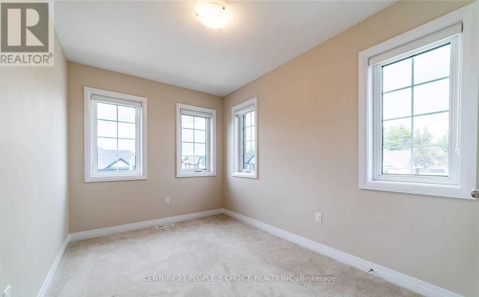 Photo 8 of 122 Monarch Woods Drive, Kitchener — HOMEH