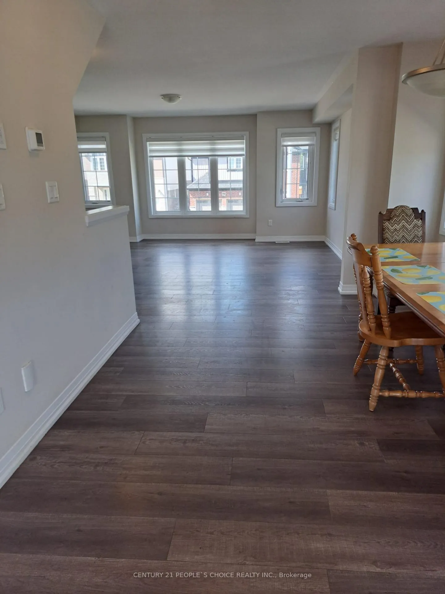 Photo 11 of 122 Monarch Woods Drive, Kitchener — HOMEH