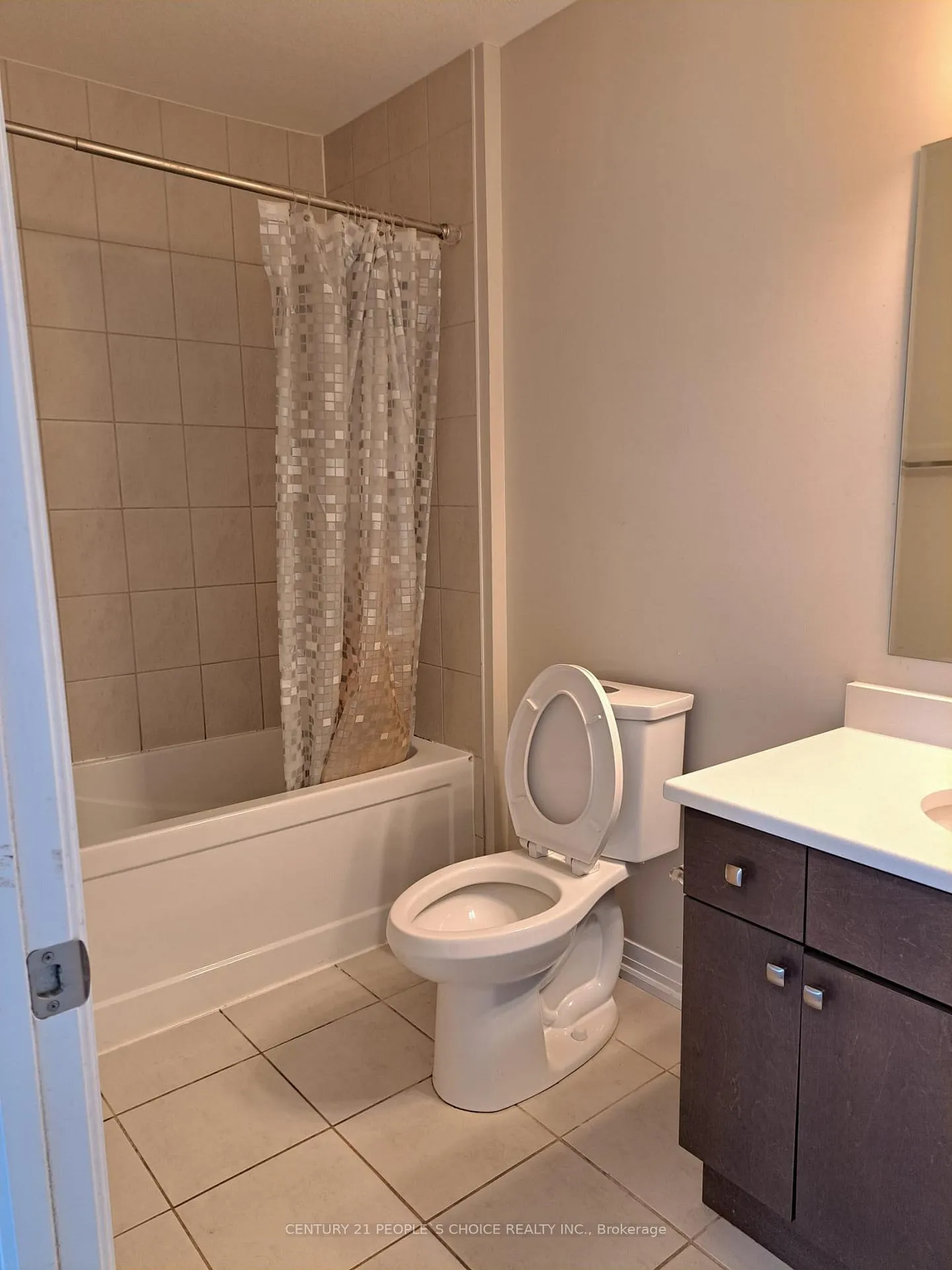 Photo 14 of 122 Monarch Woods Drive, Kitchener — HOMEH