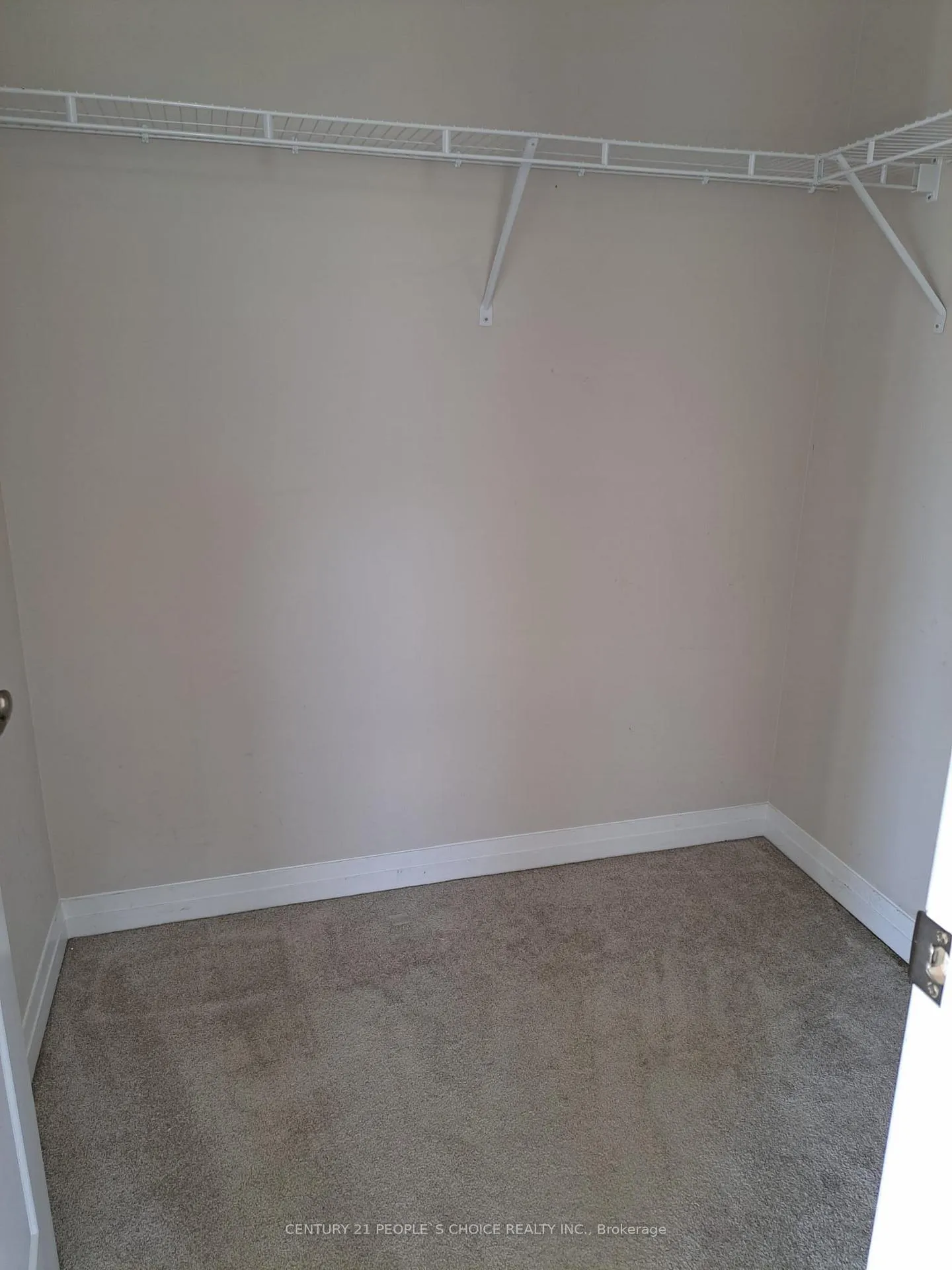 Photo 16 of 122 Monarch Woods Drive, Kitchener — HOMEH