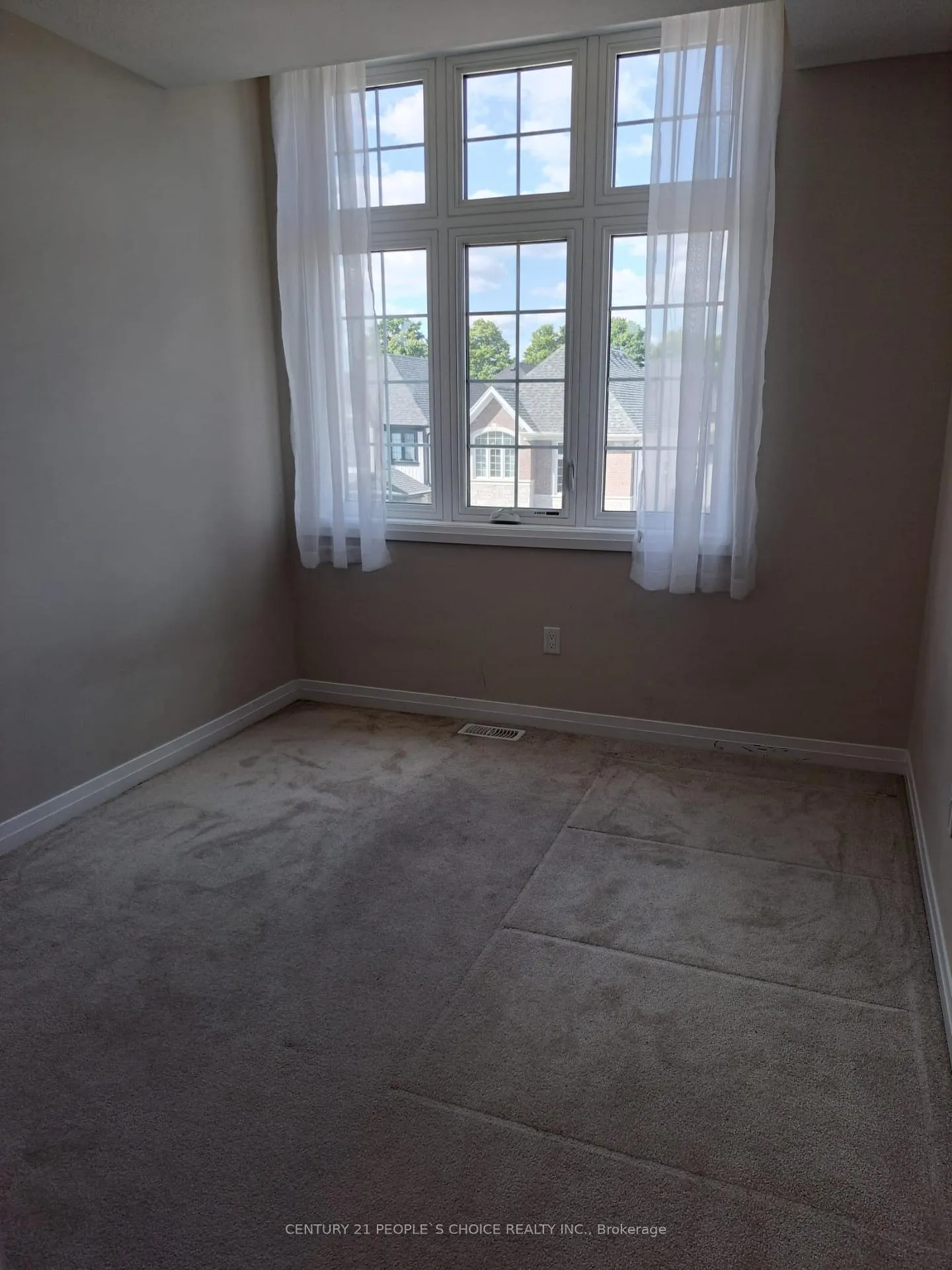 Photo 19 of 122 Monarch Woods Drive, Kitchener — HOMEH