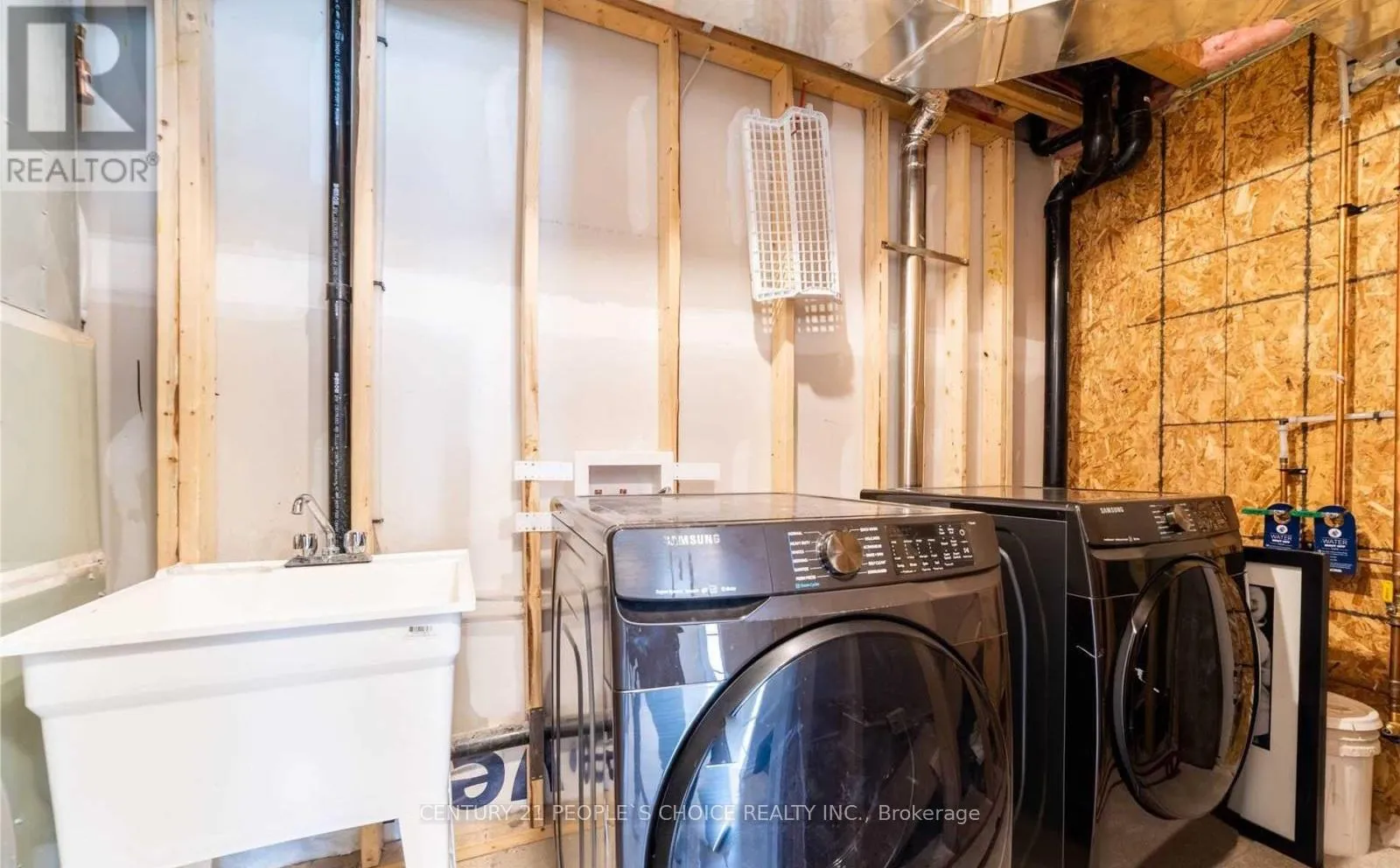 Photo 20 of 122 Monarch Woods Drive, Kitchener — HOMEH