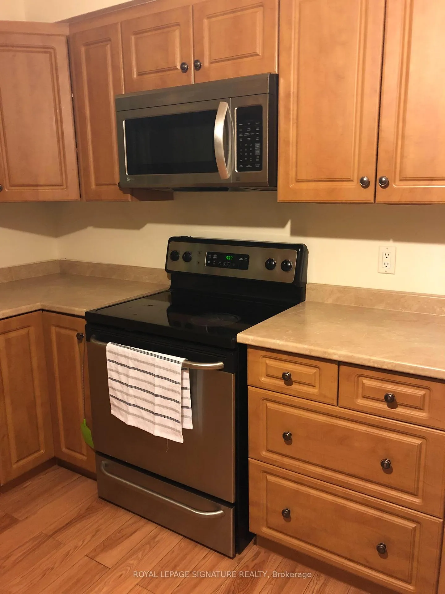Photo 3 of Unit Main, 306 Westmount Road E, Kitchener — HOMEH